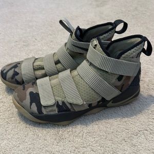 MEN’s Nike LeBron Zoom Soldier